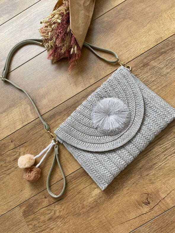 Graue Boho Clutch Tasche (mit Bommeln)