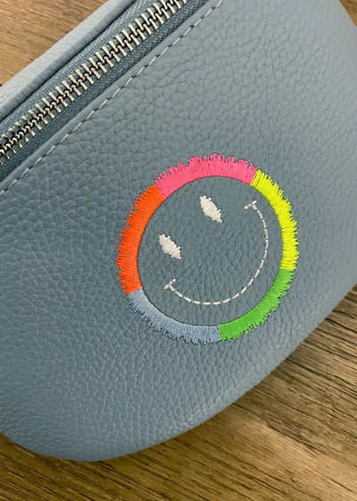 Mittlere Leder Bauchtasche hellblau mit Smiley (Silberne Verschlüsse)