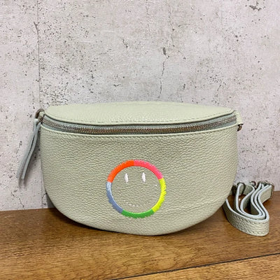 Mittlere Leder Bauchtasche mintgrün mit Smiley (Silberne Verschlüsse)